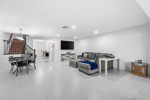 27 Southport Lane C, Boynton Beach, FL 33436