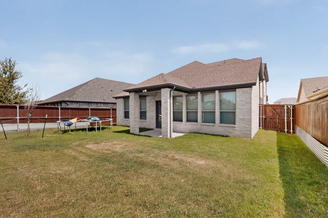 136 Camp Fire Drive, Waxahachie, TX 75165