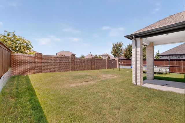 136 Camp Fire Drive, Waxahachie, TX 75165