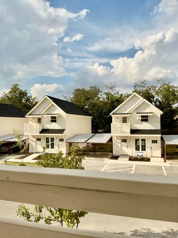 2002 W 2nd ST 802, Taylor, TX 76574