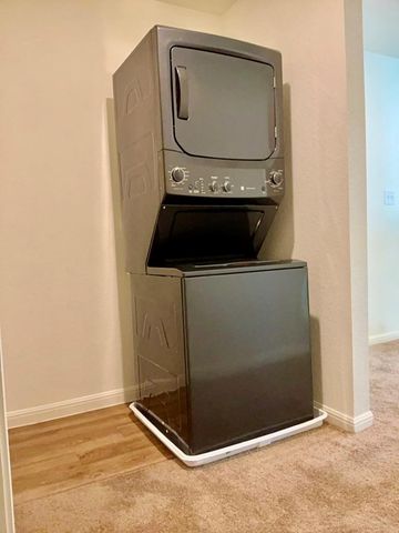 2002 W 2nd ST 802, Taylor, TX 76574