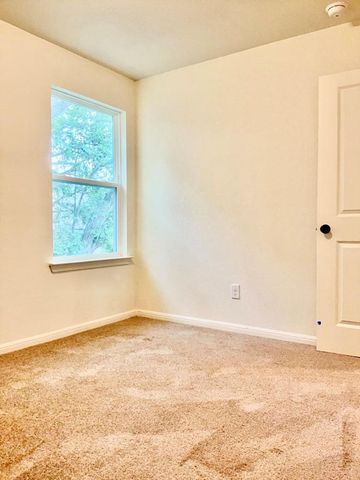 2002 W 2nd ST 802, Taylor, TX 76574