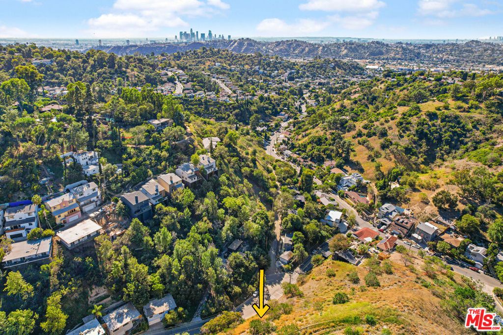 Image 2 of property listing at 4537 CLELAND Avenue, Los Angeles, CA 90065