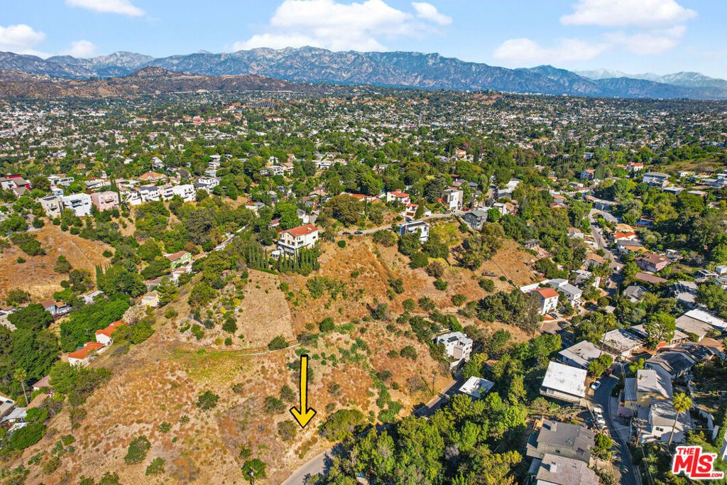 Image 3 of property listing at 4537 CLELAND Avenue, Los Angeles, CA 90065