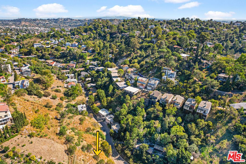 Image 4 of property listing at 4537 CLELAND Avenue, Los Angeles, CA 90065