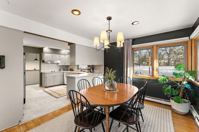 3100 Oxford Street N, Roseville, MN 55113