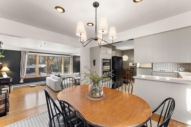 3100 Oxford Street N, Roseville, MN 55113