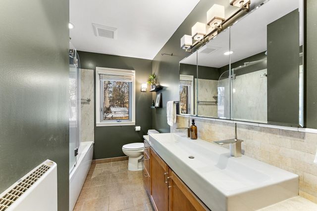 3100 Oxford Street N, Roseville, MN 55113