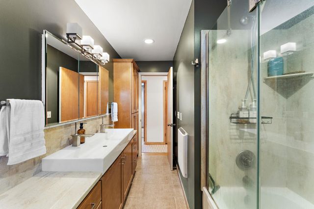 3100 Oxford Street N, Roseville, MN 55113