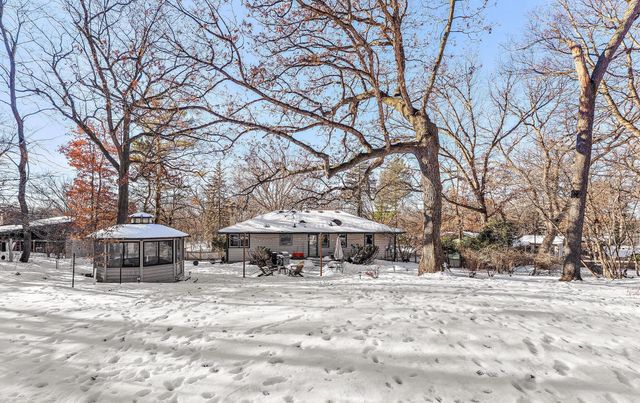 3100 Oxford Street N, Roseville, MN 55113