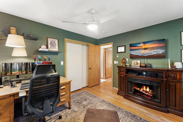 3100 Oxford Street N, Roseville, MN 55113