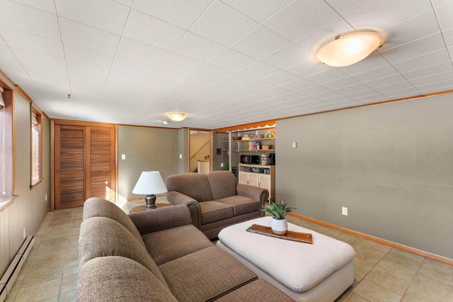 3100 Oxford Street N, Roseville, MN 55113