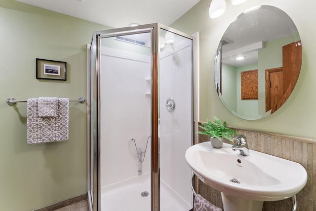 3100 Oxford Street N, Roseville, MN 55113