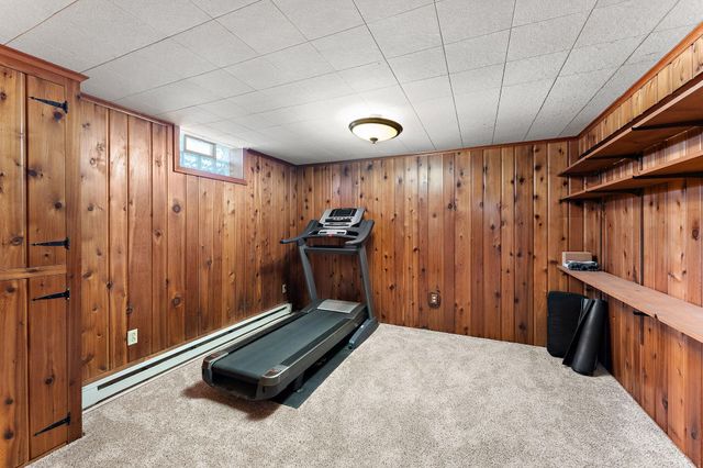 3100 Oxford Street N, Roseville, MN 55113