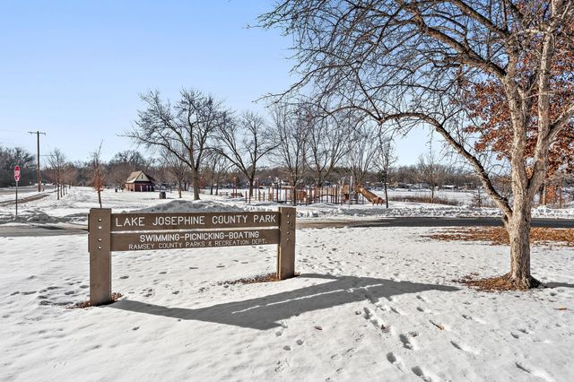 3100 Oxford Street N, Roseville, MN 55113