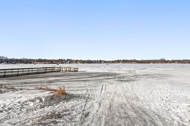 3100 Oxford Street N, Roseville, MN 55113