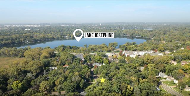 3100 Oxford Street N, Roseville, MN 55113