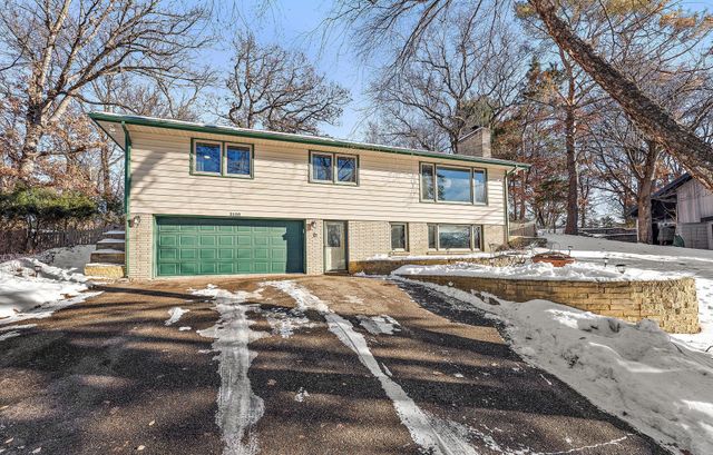 3100 Oxford Street N, Roseville, MN 55113