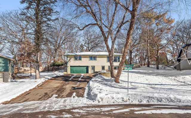 3100 Oxford Street N, Roseville, MN 55113