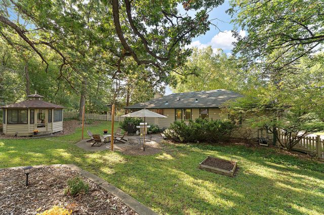 3100 Oxford Street N, Roseville, MN 55113