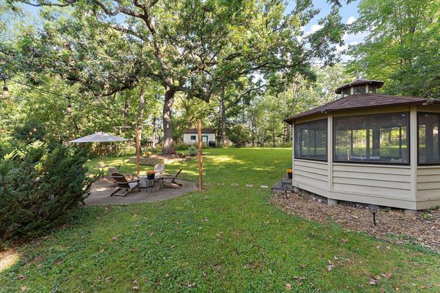 3100 Oxford Street N, Roseville, MN 55113