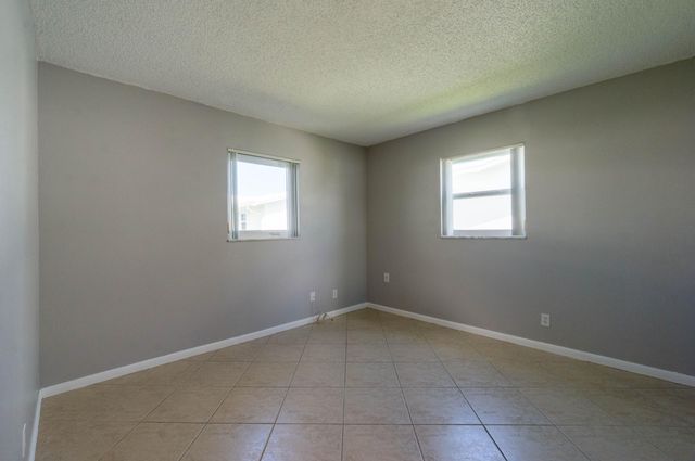 2391 SW 13th Terrace, Boynton Beach, FL 33426