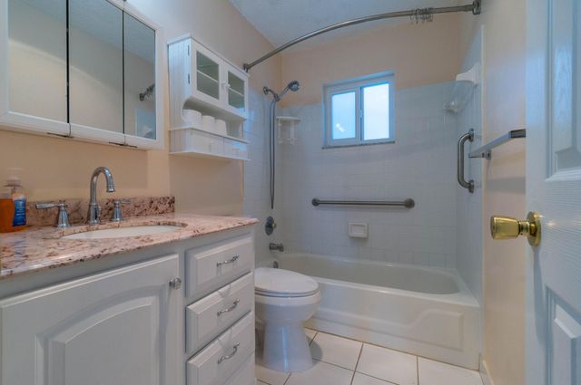 2391 SW 13th Terrace, Boynton Beach, FL 33426