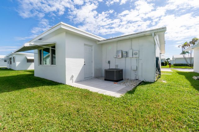 2391 SW 13th Terrace, Boynton Beach, FL 33426