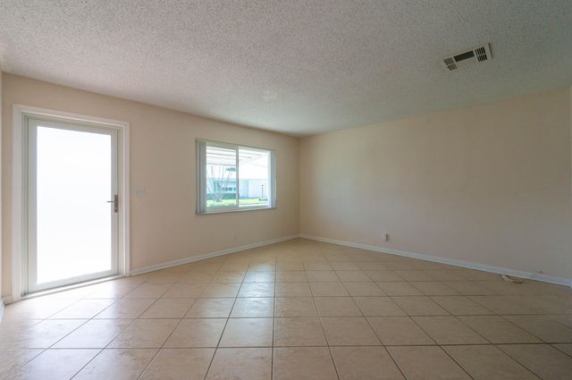2391 SW 13th Terrace, Boynton Beach, FL 33426