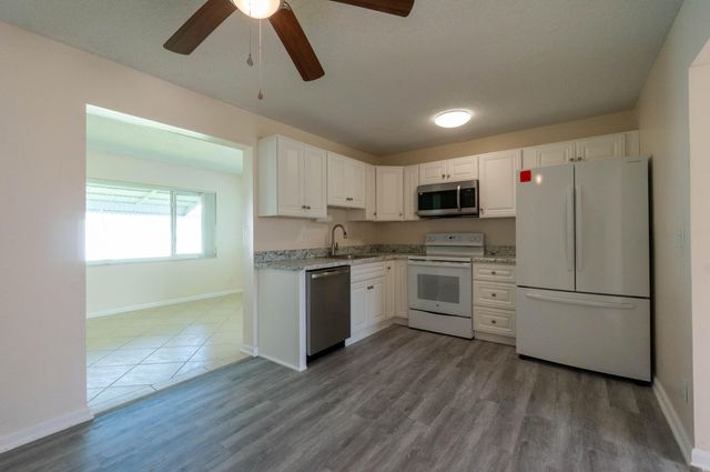 2391 SW 13th Terrace, Boynton Beach, FL 33426