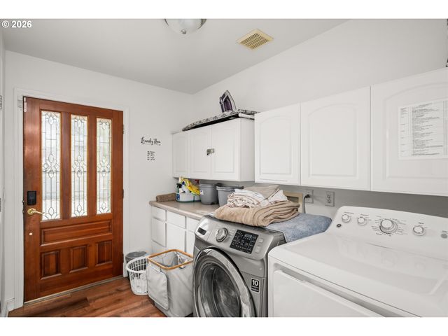 805 QUEENS Ave, Creswell, OR 97426