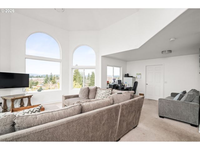 805 QUEENS Ave, Creswell, OR 97426