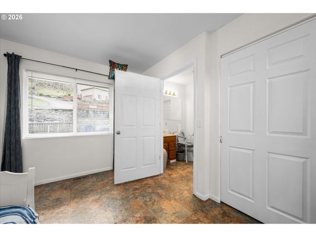 805 QUEENS Ave, Creswell, OR 97426