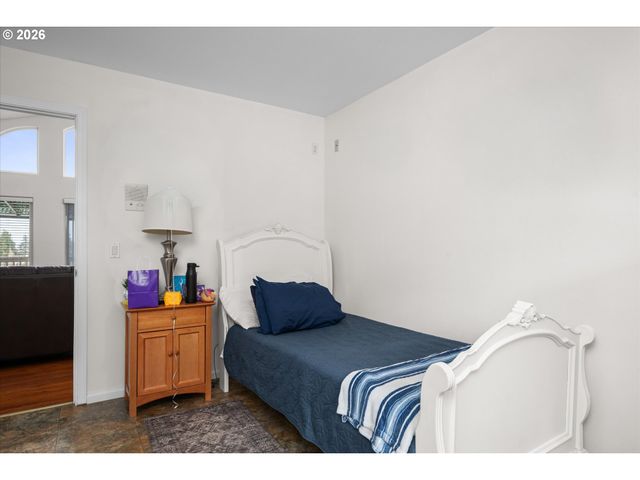 805 QUEENS Ave, Creswell, OR 97426