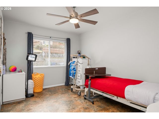 805 QUEENS Ave, Creswell, OR 97426