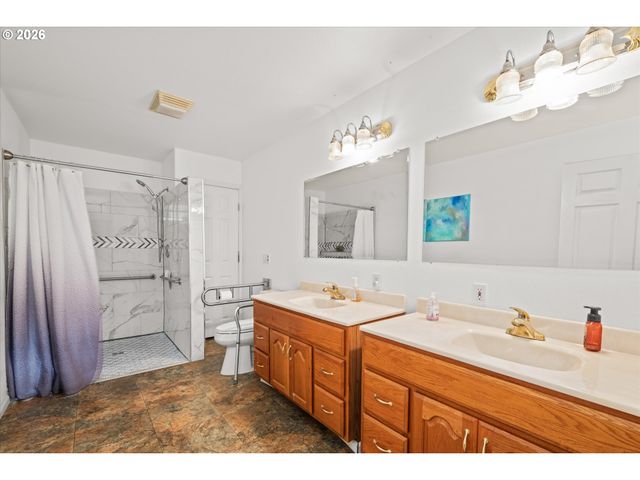 805 QUEENS Ave, Creswell, OR 97426