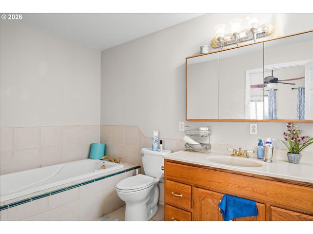 805 QUEENS Ave, Creswell, OR 97426