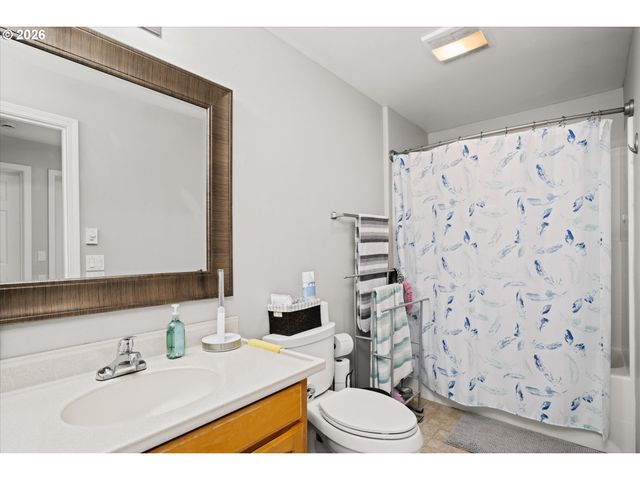 805 QUEENS Ave, Creswell, OR 97426