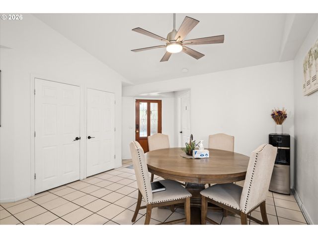 805 QUEENS Ave, Creswell, OR 97426