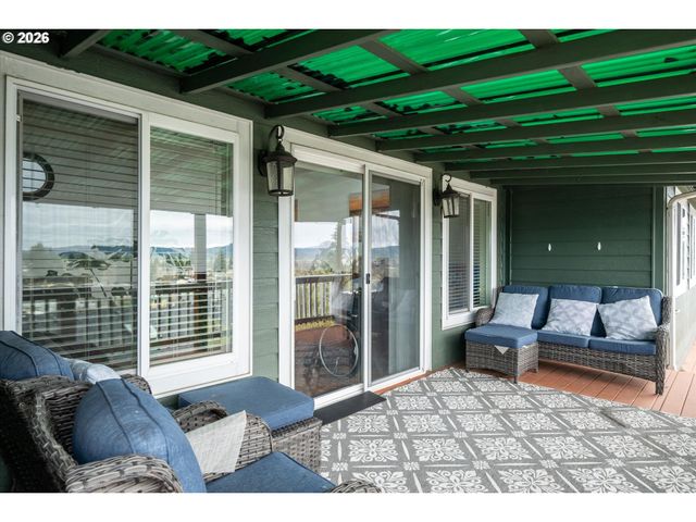 805 QUEENS Ave, Creswell, OR 97426