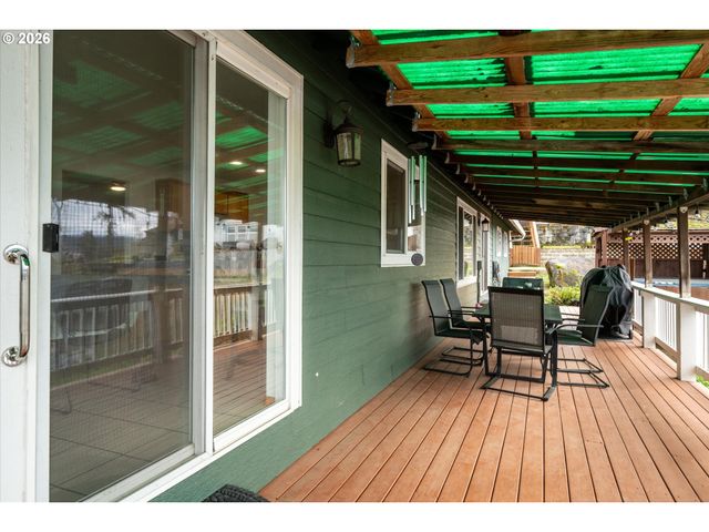 805 QUEENS Ave, Creswell, OR 97426