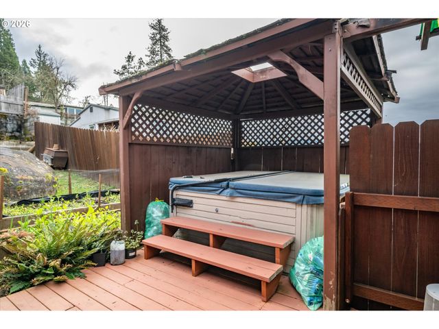 805 QUEENS Ave, Creswell, OR 97426