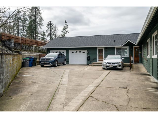 805 QUEENS Ave, Creswell, OR 97426