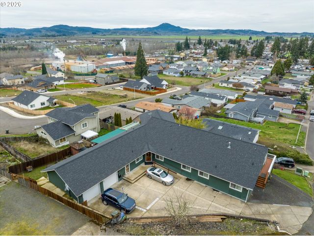 805 QUEENS Ave, Creswell, OR 97426