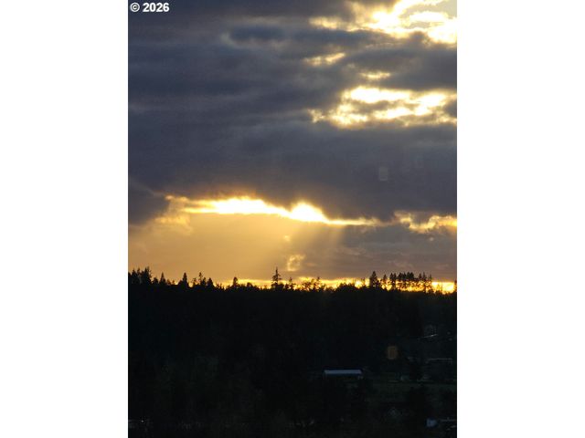 805 QUEENS Ave, Creswell, OR 97426