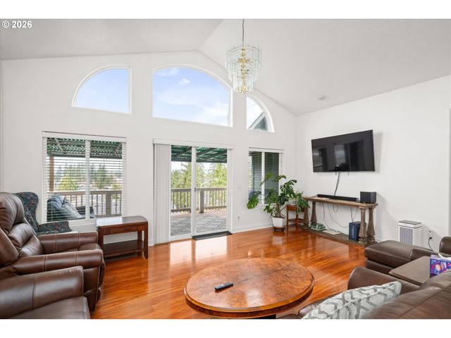 805 QUEENS Ave, Creswell, OR 97426