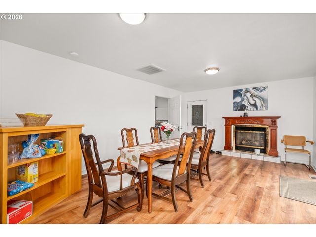 805 QUEENS Ave, Creswell, OR 97426