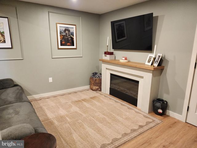 19 IROQUOIS DR, Royersford, PA 19468