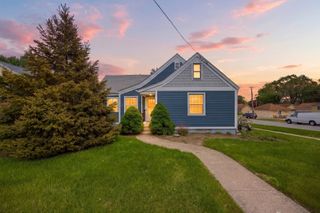 555 S LIBERTY Street, Elgin, IL 60120