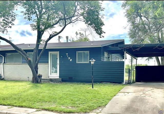 7132 SW Lario LN, Topeka, KS 66619